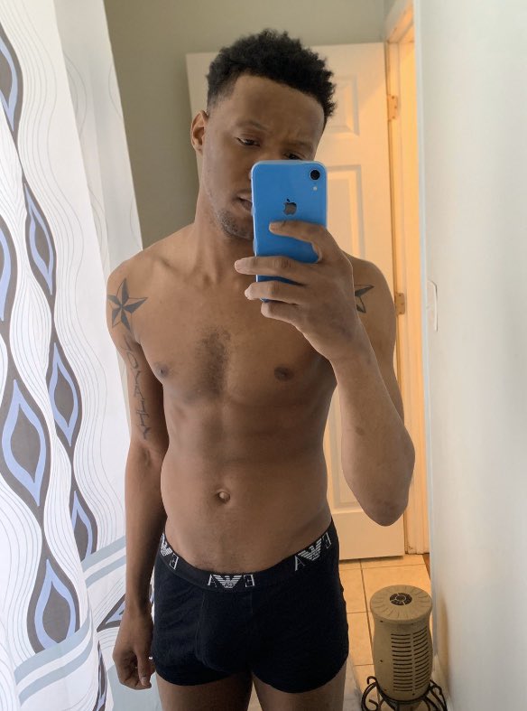 slimintent's tweet photo. Skinny ass nigga, give a fuck about a gym! https://t.co/HRnFgdUlAT