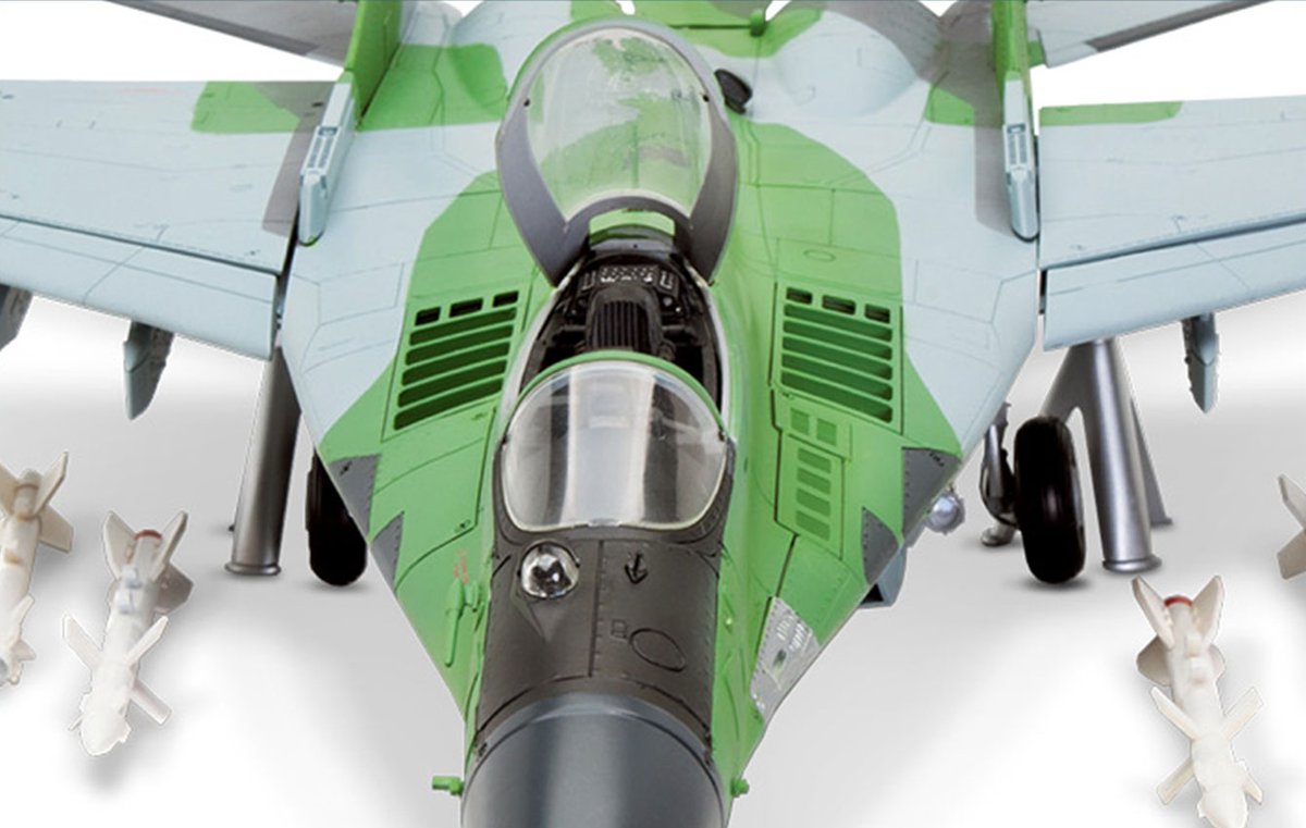 ModelSpaceIT's tweet photo. #Costruisci la #replica fedele del famoso #caccia #sovietico 🇷🇺 #MiG29, il potente #bimotore ✈ sviluppato nel corso della #GuerraFredda per rivaleggiare con i #caccia americani, come l’#F15 Eagle e l’#F16 Fighting Falcon. ➡ https://t.co/Go4xRXPf4F 🔝 https://t.co/LmVvL5B7LQ