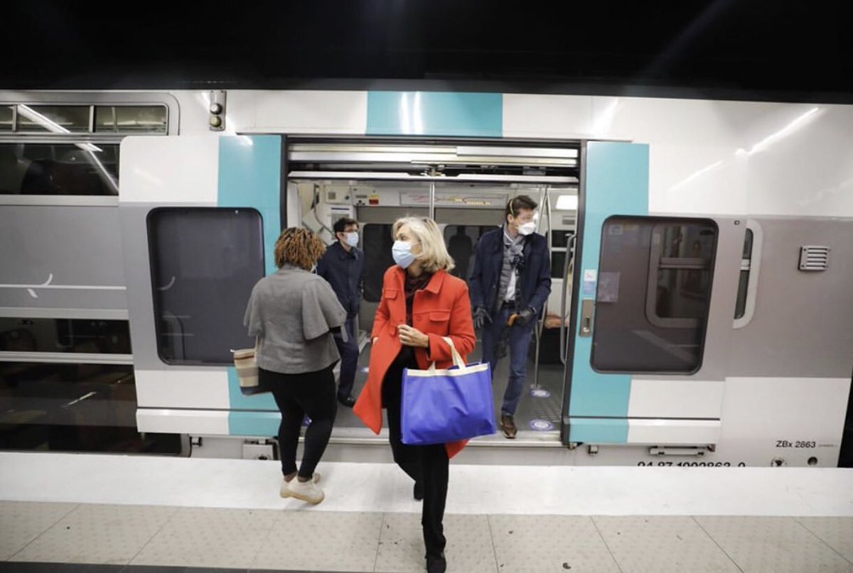 rezeg_hamida's tweet photo. .@vpecresse a demandé : 

➡️à @Actu_Transilien et @RATPgroup

✅2 RER B &amp; 1 RER D de + entre 6h et 6h30, passant dans le tunnel de la Gare du Nord. 🚉

➡️Aux forces police aidant au filtrage en gare d’être présentes dès 6h sur la ligne 13 et RER B et D 👮🏽‍♀️👮‍♂️#deconfinementjour1 https://t.co/16yaGMywLp