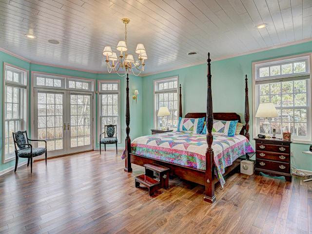 CBMulleadyRealt's tweet photo. Price reduced to $795K on this stunning 5BR/4BA home on North Twin Lake in Phelps! 200' of level frontage, lakeside wall of windows, soaring ceilings, high-end details. Contact Sutten Stephan at 715-617-2532 or sutten@nnex.net Add'tl details: https://t.co/HyaXRQVc4a #Wisconsin https://t.co/Bda1SQ6GEk