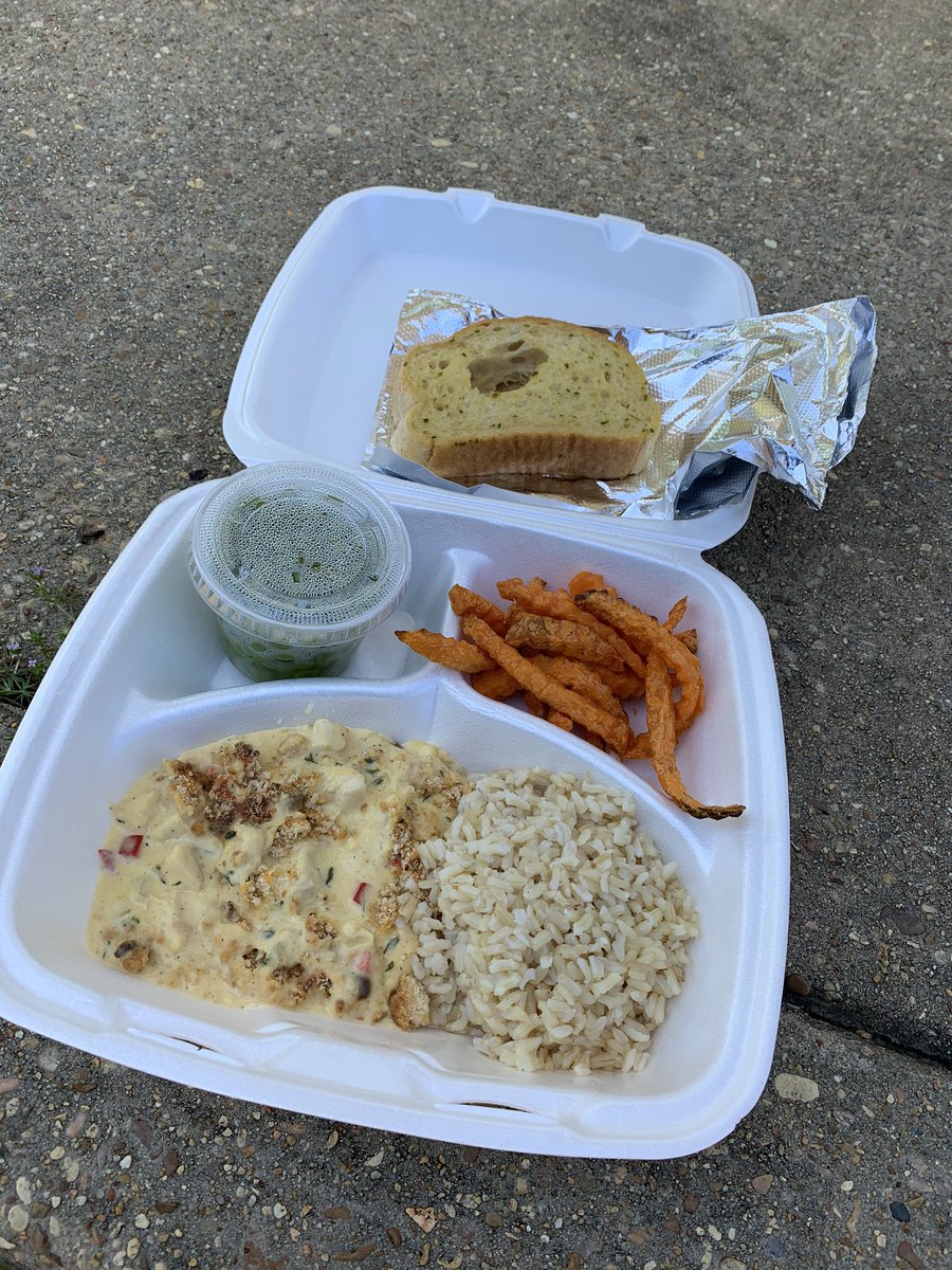 SudduthJackets's tweet photo. It’s cheesy chicken over rice day in the cafè drive thru pick up line! Come get your lunch and compete the technology survey! #sudduthathome #starkvillespark #jacketfamily https://t.co/WwMT4l8Jhh