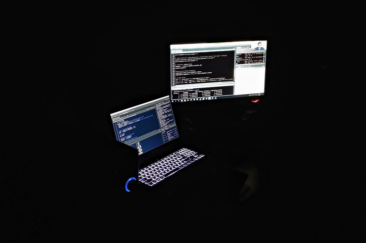 Fotoda müvəffəqiyyətli tələbələrimizdən olan Rəşid Məmmədovun onlayn dərs zamanı masasını görürsünüz. 

Siz də digər şəxslərə motivasiya olması üçün dərs masanızı  #DataÖyrən #LearnData həştəqləri ilə paylaşa bilərsiniz.

#PeşəkarDataTəhsili #DataSoCool