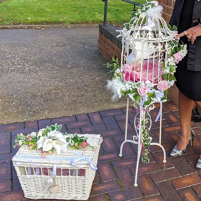 JudyCutt1's tweet photo. A dove release for a much-loved friend. Her favourite colour was pink https://t.co/4jCBlR7yLr