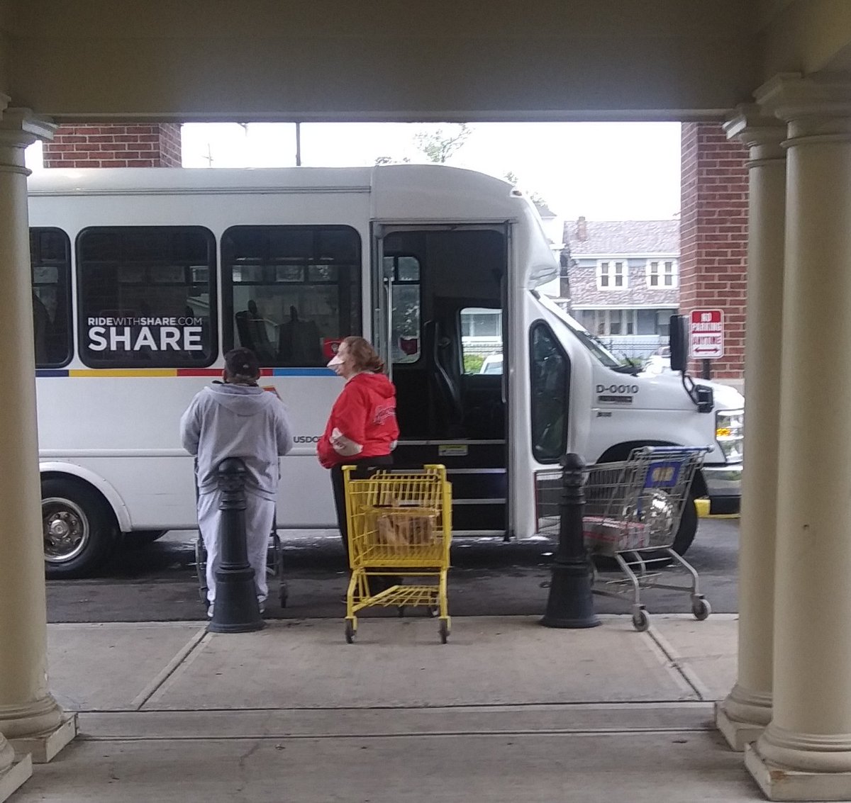 ridewithshare's tweet photo. We at SHARE are doing our part in helping our communities.  We have partnered up with Columbus Metropolitan Housing Authority to take senior citizens to the grocery store. So they are able to get the things they need in a safe environment. #ridewithshare #AllInThisTogetherOhio https://t.co/D01HnJKu4V