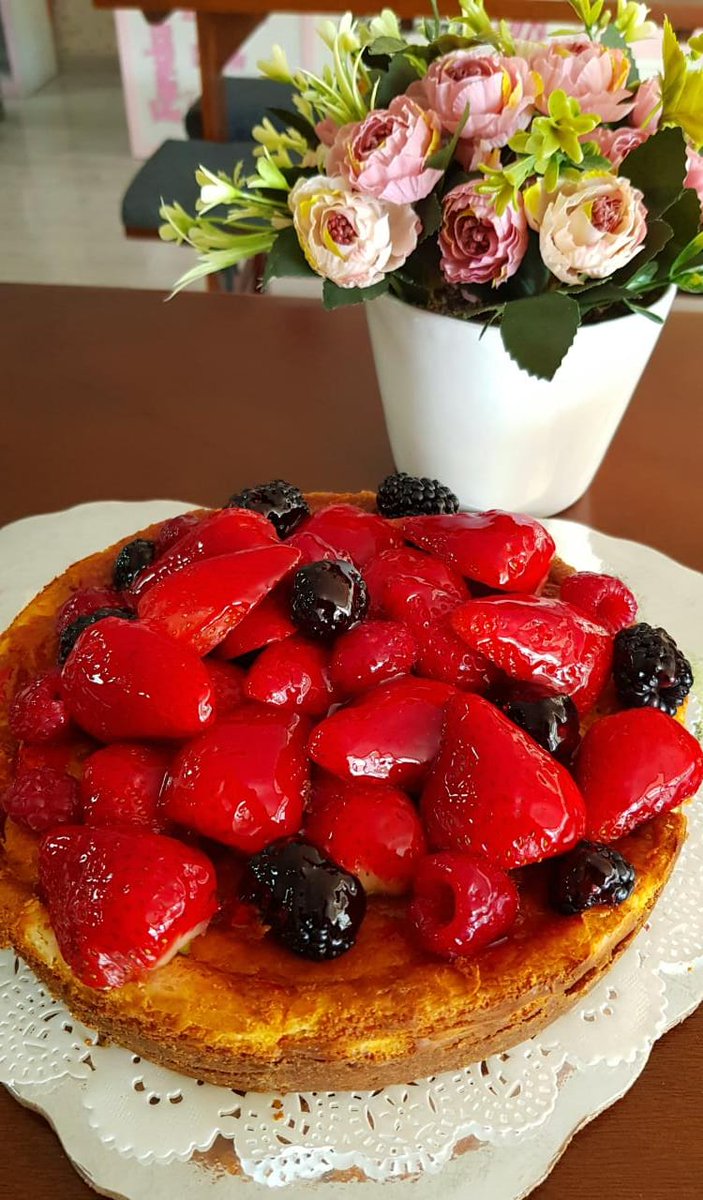 Amoremioarp's tweet photo. 🔴 Disfruta un delicioso chessecake con frutos rojos base de galleta nuez y almendra 🍓🍮

Pregunta por nuestra variedad de postres y alimentos❗ https://t.co/9dBqqGCDs7