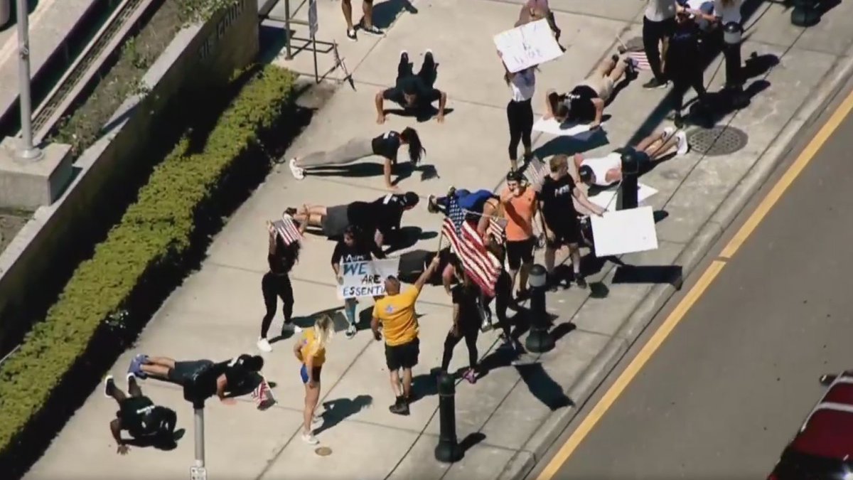 Protesters calling for gyms to reopen do squats, push-ups outside Clearwater courthouse  https://8.wfla.com/2zsZ2rs 