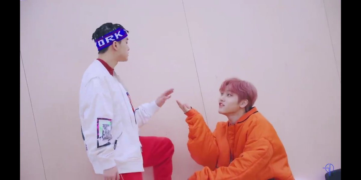 gemmyMCND's tweet photo. Minjae proposed Bic (?) 😮😂😂
P/s: Minjae's smile and laugh is so pretty
#Hey_You #HeyYouMinjae #HeyYouBic #HeyYouMCND #Minjae #Bic #bestsmiling #bear #bestvocalist #bestdancer #weloveMCND #MCND #ROTY @McndOfficial_ https://t.co/2vxLvpvmaa