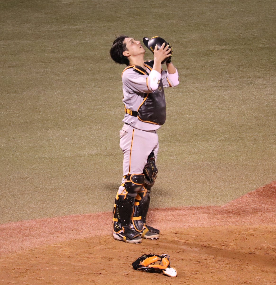 Shh 님의 트위터 まずはヘルメットを 小林誠司 こんな世の中だからプロ野球ファンにはキャッチャーマスクも必要だ T Co Caz2cvmy71 트위터