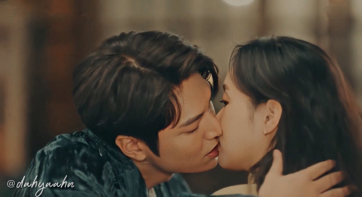 Lee gon and Tae eul’s first kiss in HD para mas feel heheh  #TheKingEternalMonarch