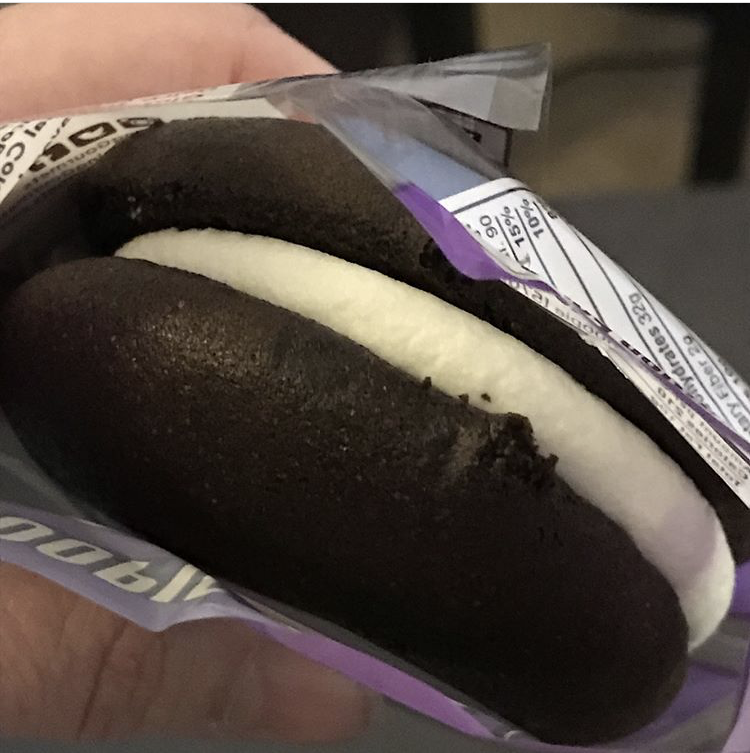 PipingGourmets's tweet photo. Just one click stands between you and this scrumptious snack cake. @mylkguys will deliver these vegan Whoopie Pies straight to your door https://t.co/90WxhzHAfE