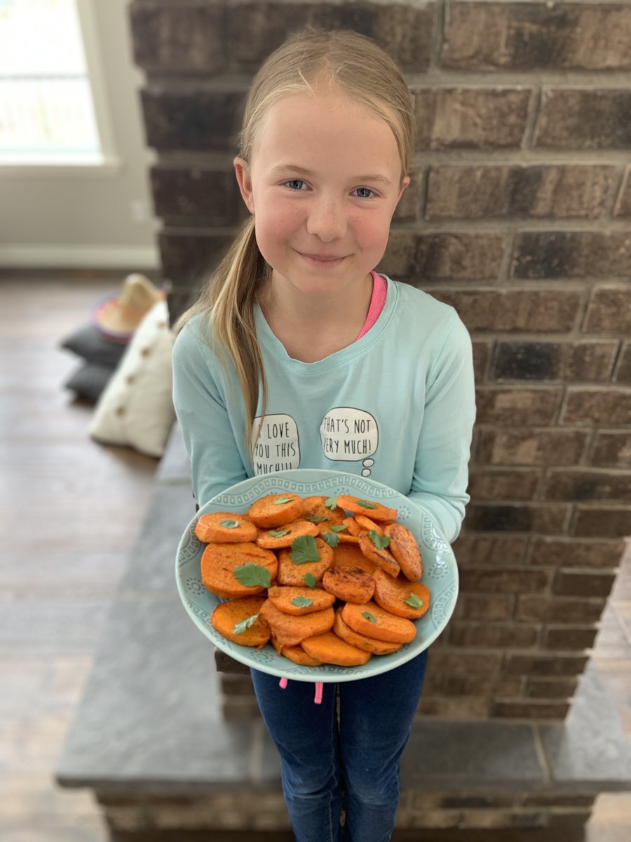 EdibleLifeinYYC's tweet photo. my sweet little rowan asked to be a guest blogger on mother's day. this is what she made. roasted sweet potatoes with cumin & cilantro. show her some love. https://t.co/cUsrz0AIMb #proudmom #blogger #sweetpotatoes #yyc #yyceats #kidblog https://t.co/PRcceBvp9J
