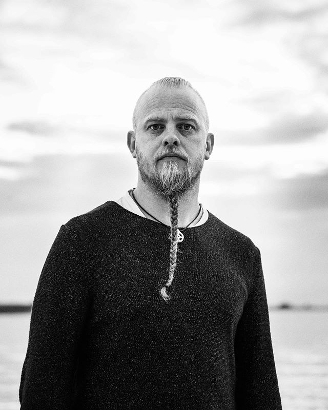 AccessTheAnimus's tweet photo. Apparently the German Ubisoft Store reported that the soundtrack of #AssassinsCreed Valhalla will be composed by  Jesper Kyd, Sarah Shachner and Einar Selvik (who composed for the Vikings TV series!) https://t.co/fDdE46l8Hl