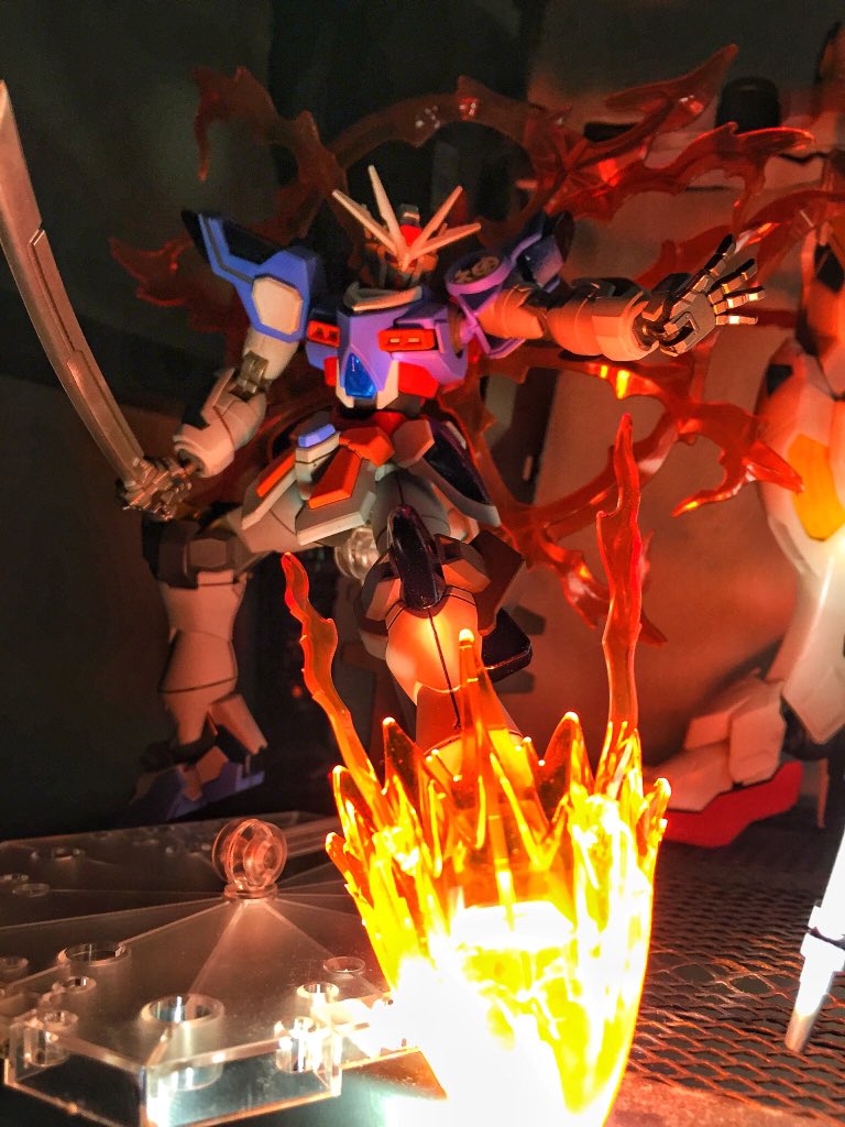 Uda bingung mau ngapain lagi selain ngutak ngatik plastik ini #gundam #gunpla