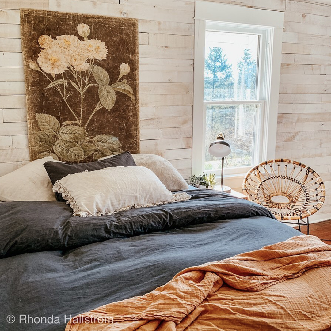 WeaberLumber's tweet photo. 100 year old farmhouse + white wash wall boards = More Charm and Character
@HallstromHome (on Instagram)
#makeitweaber #weaberlumber #asterflower #wallprints #whitewash #whitewashedwood #walldecor #farmhousedecor #linens #bedroominspo #bedroomdecor #bedroom #bedroomideas https://t.co/zPp7VX8lEU