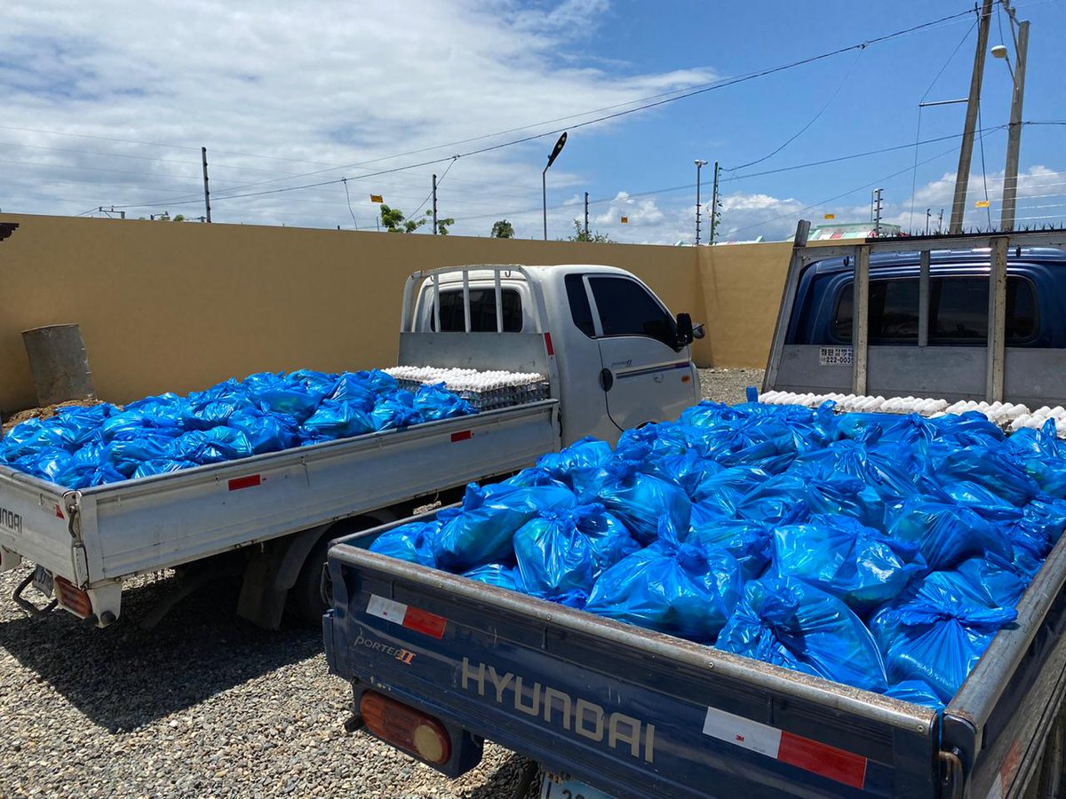 Iniciamos la entrega de cientos de raciones alimenticias para las personas más vulnerables de Cutupú, La Vega. Estamos realizando esta labor con la intención de contribuir para enfrentar la situación sanitaria actual por la que atraviesa el país.