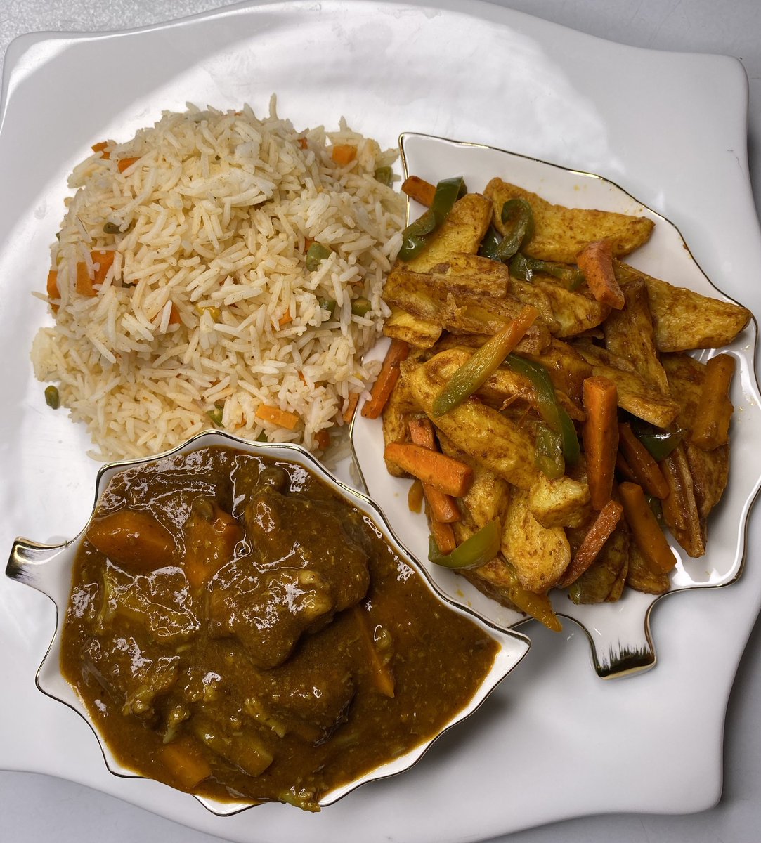 Day 17: Basmati Yaji rice (I named it myself) with beef gravy & potatoes, catfish peppersoup Drink: sweet melon juice