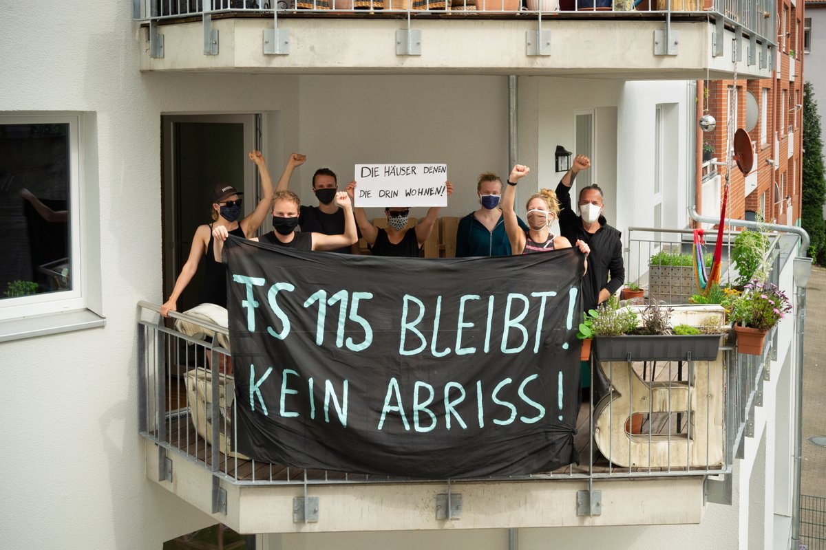 AbrissNo's tweet photo. Sweet neighbourhood! #115bleibt #noabriss #fährstraße #f115 #F115 #Wilhelmsburg https://t.co/sDlXwAhHOF