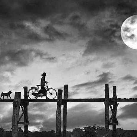 literlandweb1's tweet photo. "Creo que el mundo es bello, que la poesía es como el pan, de todos. Y que mis venas no terminan en mí sino en la sangre unánime de los que luchan por la vida, el amor, las cosas, el paisaje y el pan, la poesía de todos". 
"Como tú", Roque Dalton 
📷Kin Fai Ho https://t.co/5FwI3fH94s