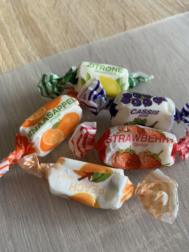 mathias_gevaert's tweet photo. Deze snoepen zijn de meest basic snoepen ma toch wel echt de beste https://t.co/1oopwgvLLK