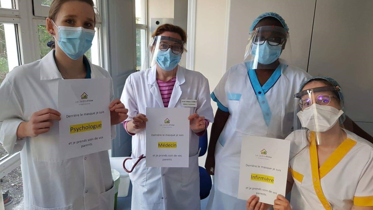 #Santé #Association <a href="/CoCliClown/">CoCliClown</a> basée à Sartrouville (78) s’est reconvertie dans la fabrication de visières anti #COVID19 distribuées localement aux #Ehpad, aux #soignants et aux #commerçants ⤵️

<a href="/SPostillons/">Stop Postillons</a> <a href="/RireMedecin/">Le Rire Médecin</a> <a href="/DrJohnFa/">DrJohn 🐊 Stop Postillons ! 🐊 No #FakeMed 🐊</a> bit.ly/3fCKYfO