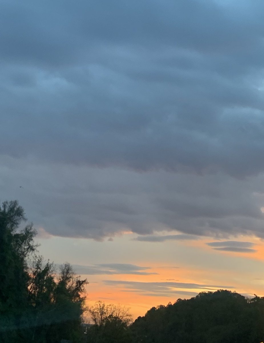 Essau1969's tweet photo. #MondayMorning #Coffee to start this new day/week Drink it up! #JavaMe ๐ #Sky #Pics โ๏ธ#Photo https://t.co/4CCi2Chye9