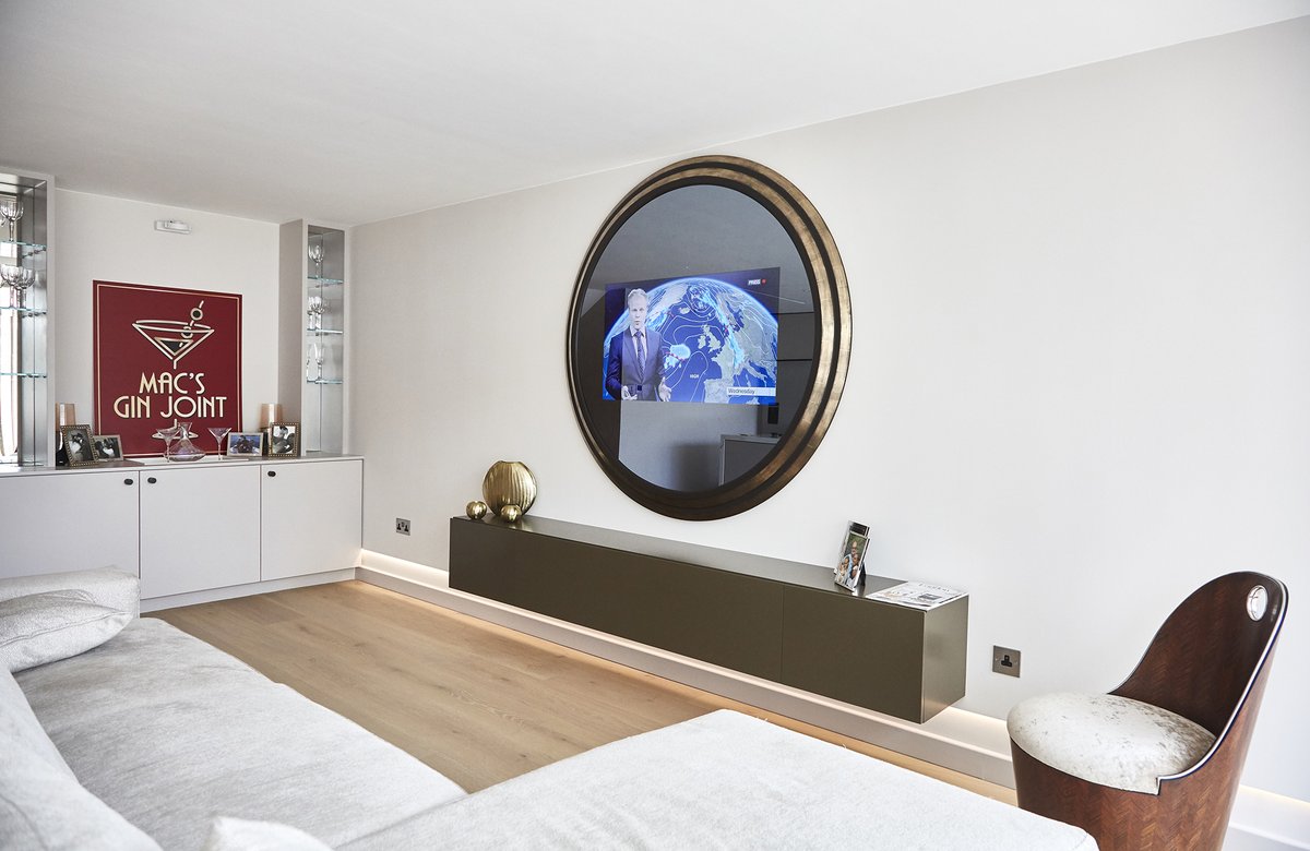 bespokemirrortv's tweet photo. Follow our instagram account for more interesting posts..  https://t.co/oihVpKC3Vf 
#mirrortv #tvframe #TVmirror #fireplace #interiordesign #luxuryinteriors #SmartHome #HomeTechnology #liveinstall #avtweeps #custominstall #luxuryhomes #kitchen #kitchendesign #kitchentv https://t.co/fJZVwtQ4QC