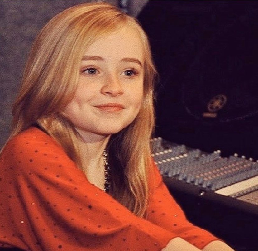 dc_0196's tweet photo. Happy Birthday to my queen,Sabrina💜
@SabrinaAnnLynn 
#HBDSabrina https://t.co/QvlV0QL0yT