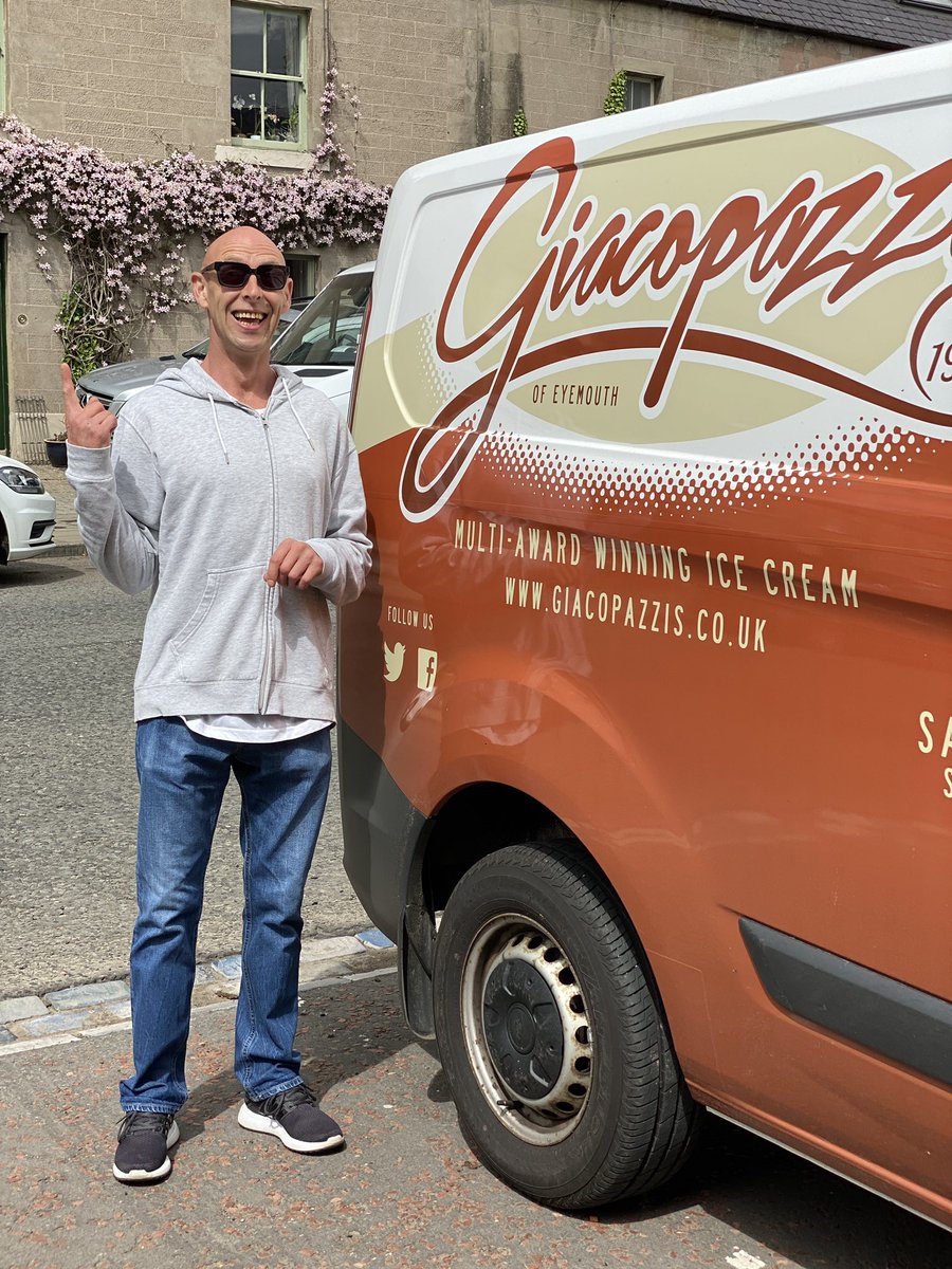 ObloBar's tweet image. Great to run into this Oblò regular whilst out and about with Giacopazzi’s at the weekend! #helloshane #deliveries #friendlyface #regularcustomer #wemissyourfaces #allsmiles #weecatchup #socialdistancing #staysafe #keepwell #seeyousoon #oblobareyemouth