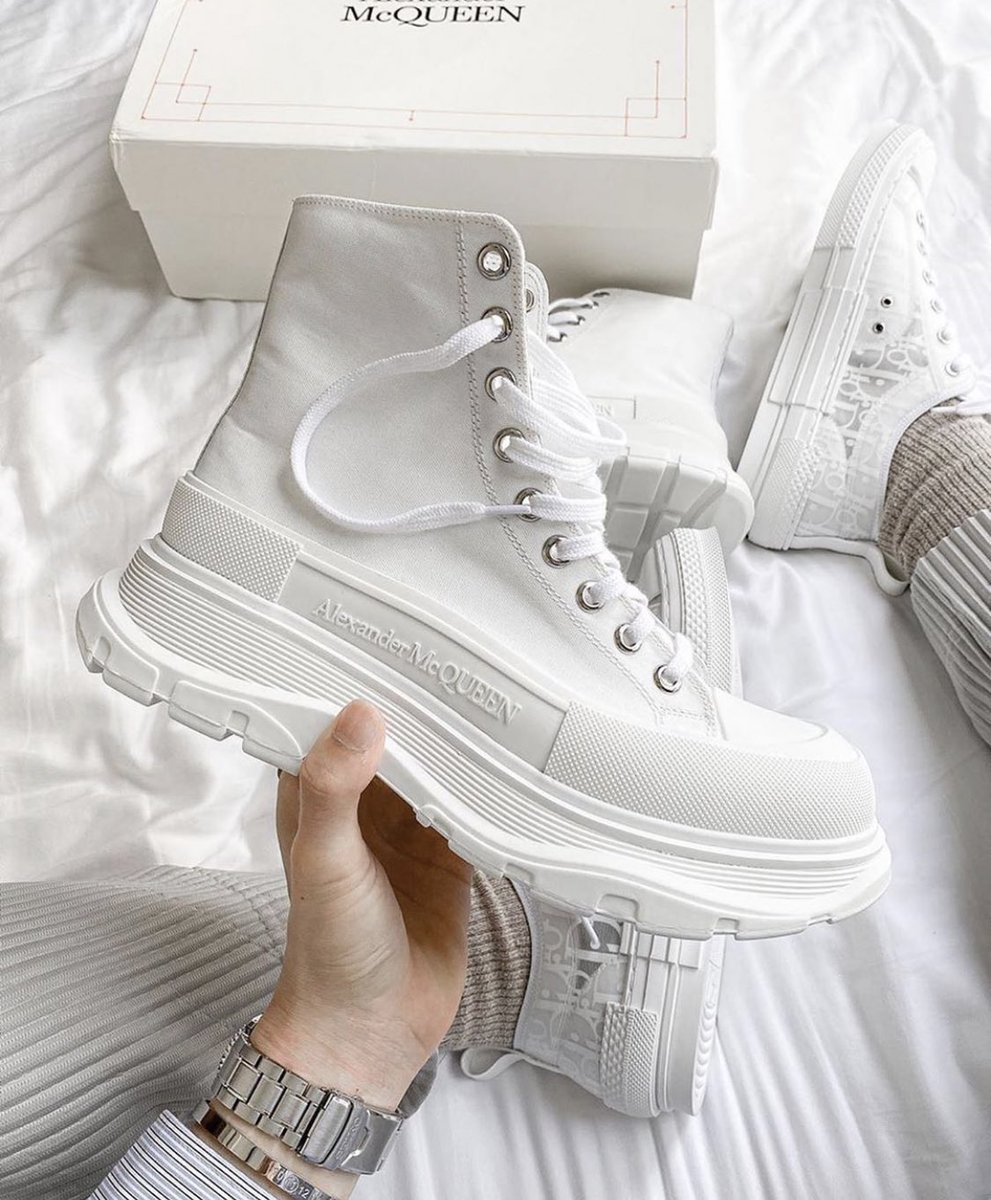 StreetFashion01's tweet photo. Alexander McQueen SS20 Boots🔍 https://t.co/wFZ4ZN0Dxz