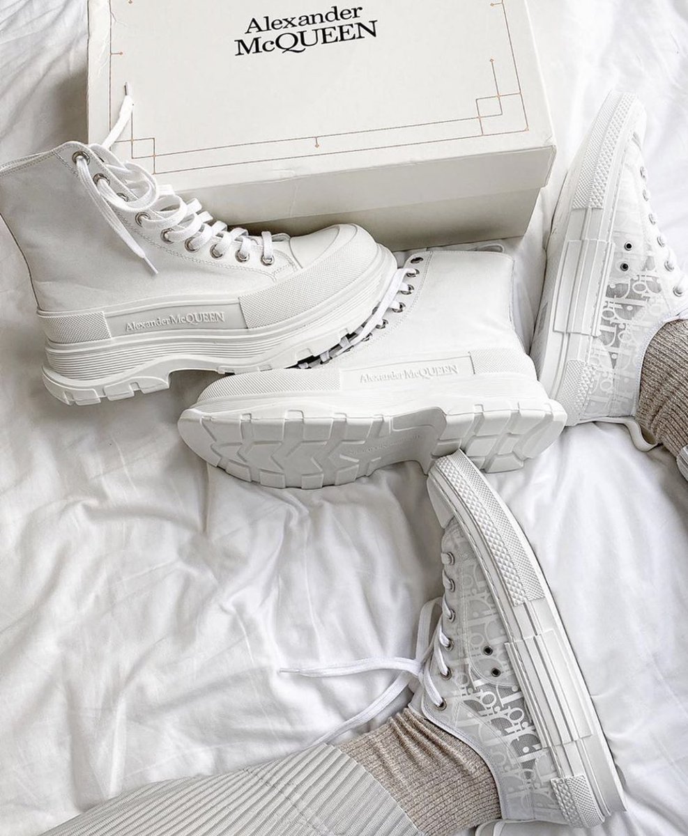 StreetFashion01's tweet photo. Alexander McQueen SS20 Boots🔍 https://t.co/wFZ4ZN0Dxz