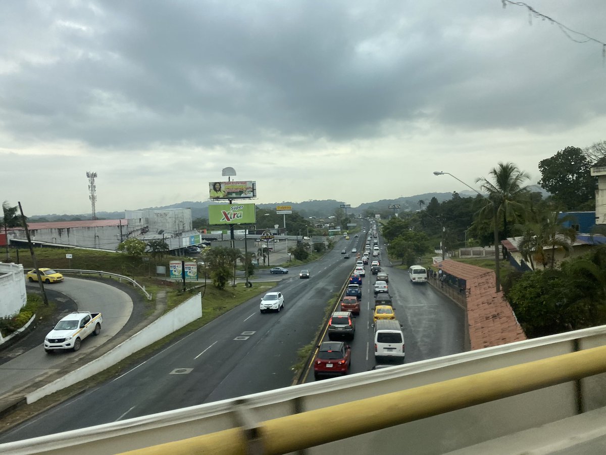 Villalaz's tweet photo. Lunes de tráfico en camino a Lomavova https://t.co/UExoLykT5b