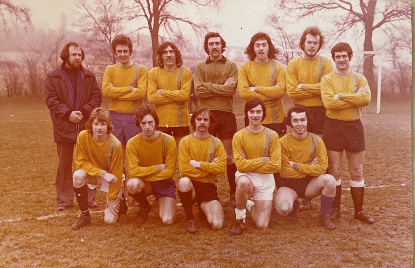 Nelse61's tweet photo. Love this pic. I was playing for my dad’s team Crouch Nomads in #SouthendDistrictLeague when I was only 14 or 15 at Ashingdon Rec. My dad Ron is far right of pic - standing. I’d already played for #SHSFB in the morning!! https://t.co/ajs2QtqrXH
