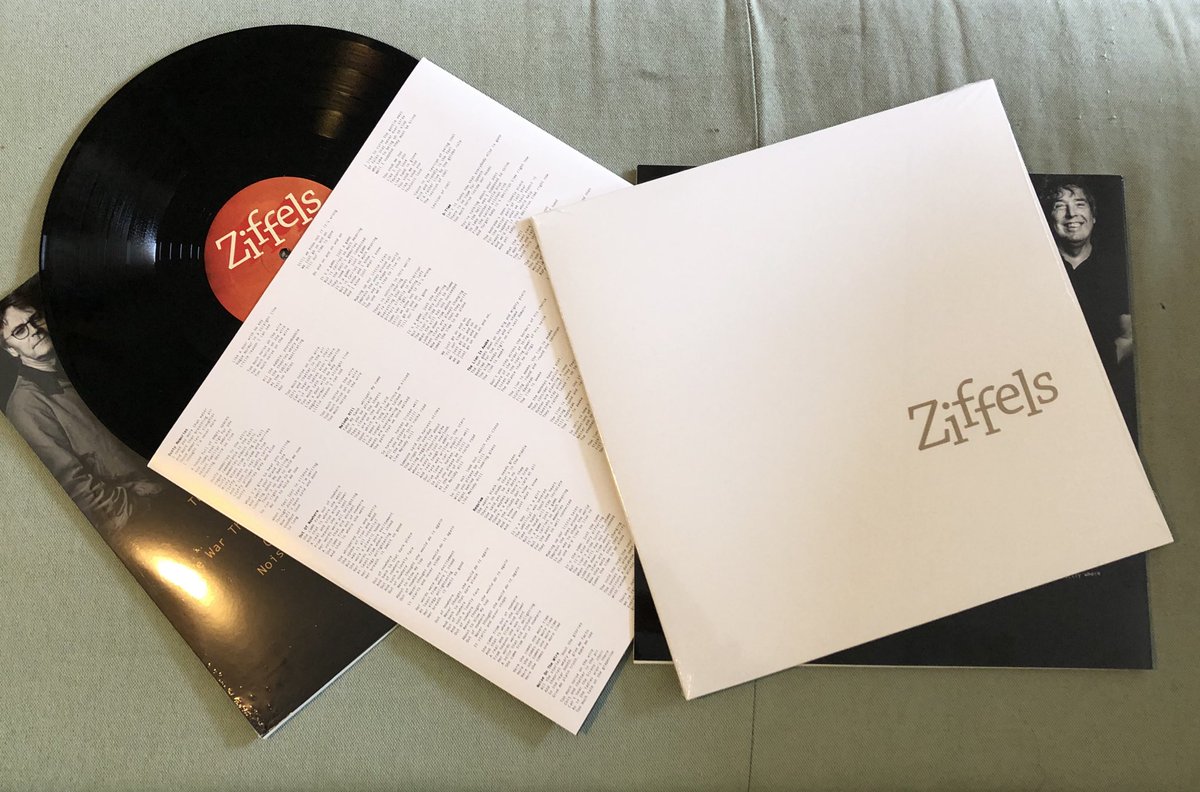 JCutileiro's tweet photo. Vandaag verschenen: onze debuutelpee. Vijf zestigers met een onaf verleden in de eighties slaan keihard terug. Vinyl only, te bestellen via https://t.co/YPKvZLJc08. Eerst luisteren op Spotify kan ook. Retweeten is lief. https://t.co/hWzH67PUo1