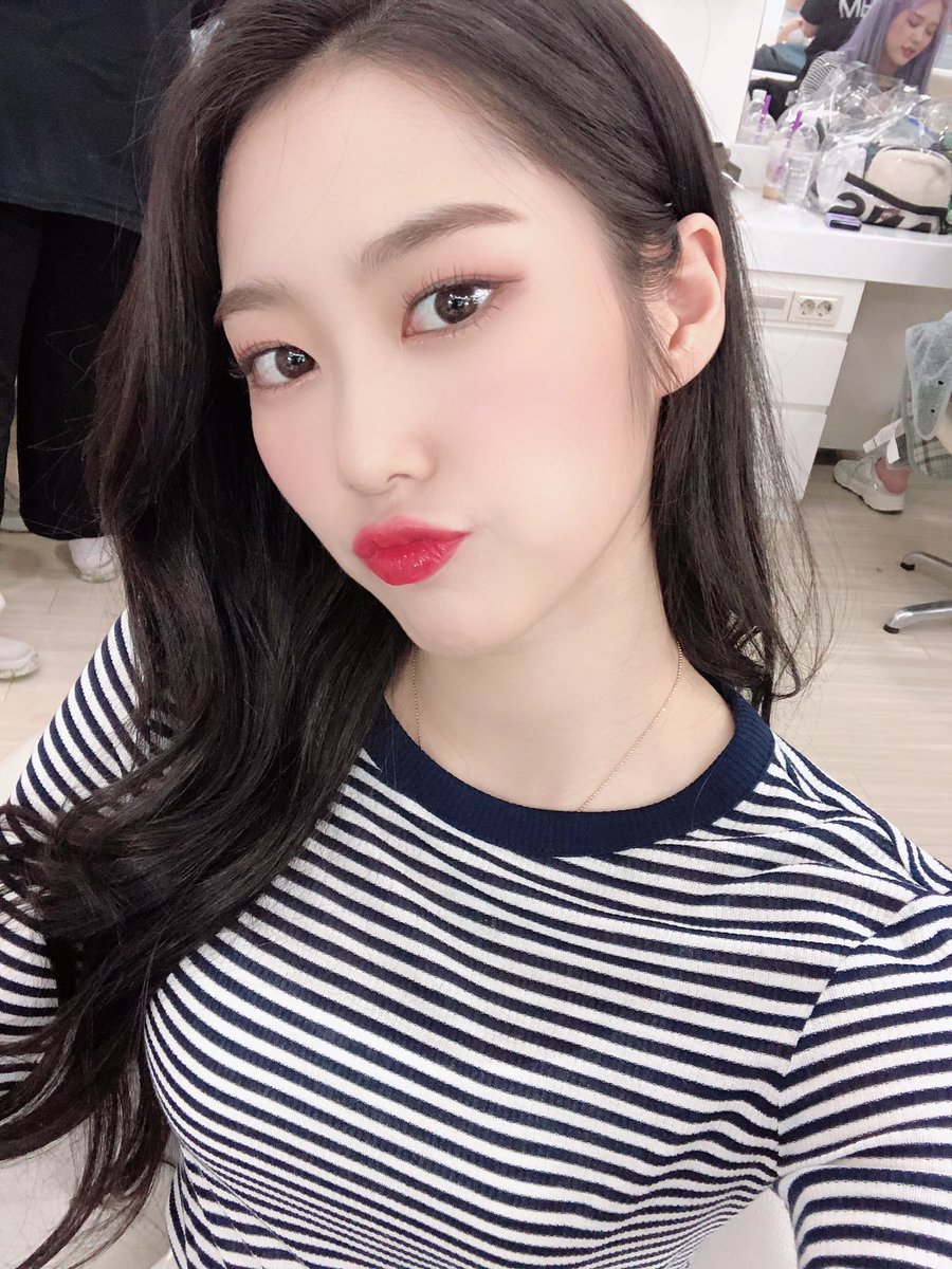 WM_OHMYGIRL's tweet photo. #오다주웠지호 #출석체크 #미미언니 #축하해요 #꺄르륵 https://t.co/sRTTrBEHSH