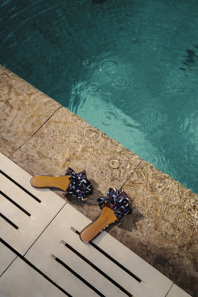 weekendmaxmara's tweet photo. Pool slides are perfected with the addition of ruffle detailing and colourful graphic patterns. https://t.co/j4O56Asm5d
#PoolsideSummer #WeekendMaxMaraSS20 https://t.co/UEpCkGhCLz
