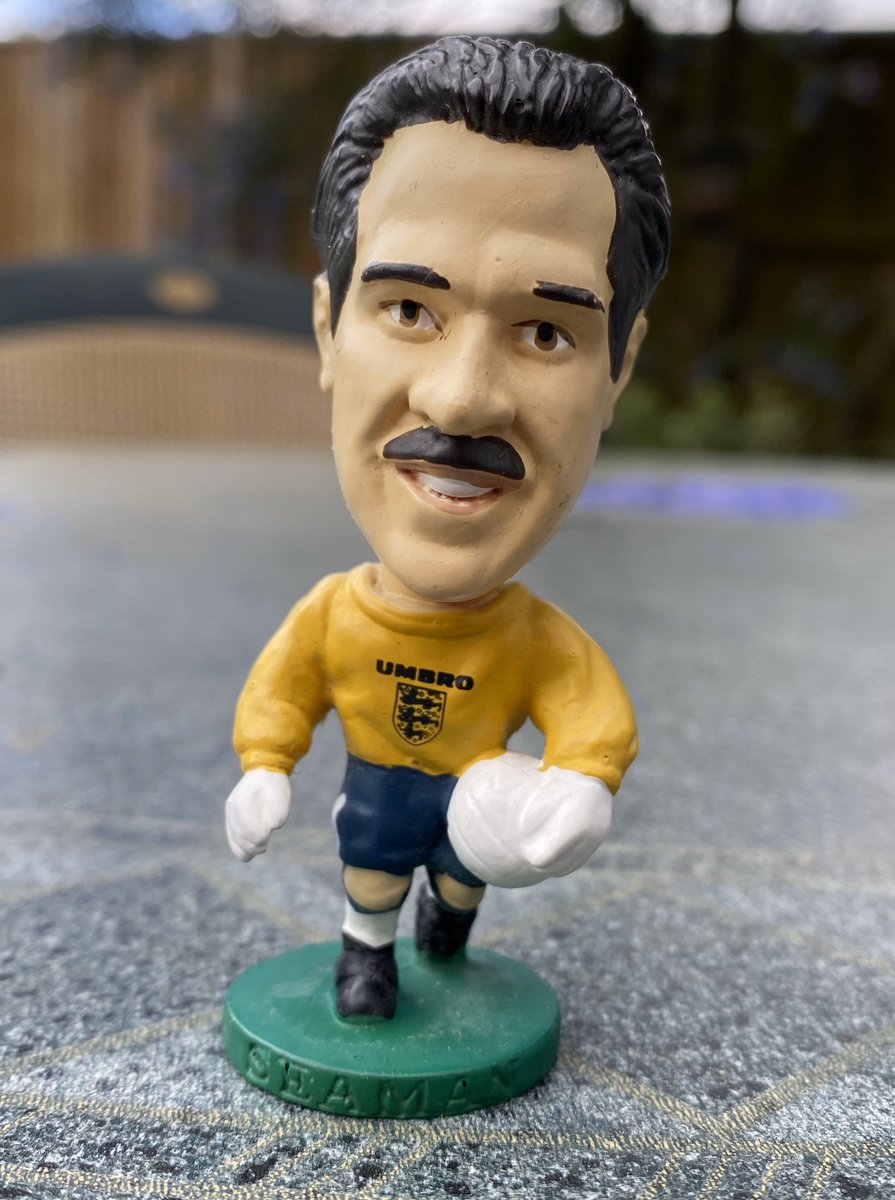 Dusted off the Corinthian figures 1996 England squad. Going back-to-front, starting with ol’ Safe Hands.David Seaman, GK.Luxuriant tash spot on. Psychedelic jersey completely ignored, presumably because the painters decided life is too short. 8/10 #Euro96Relived  