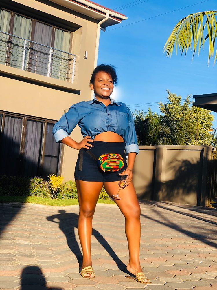 mondePRGirl's tweet photo. Got the legs from my mama! 😉😊
.
.
.
#PRGirl2020 #PRGirlDiaries #NkandaYatu #AfricanButter https://t.co/RA1ulNpUSA
