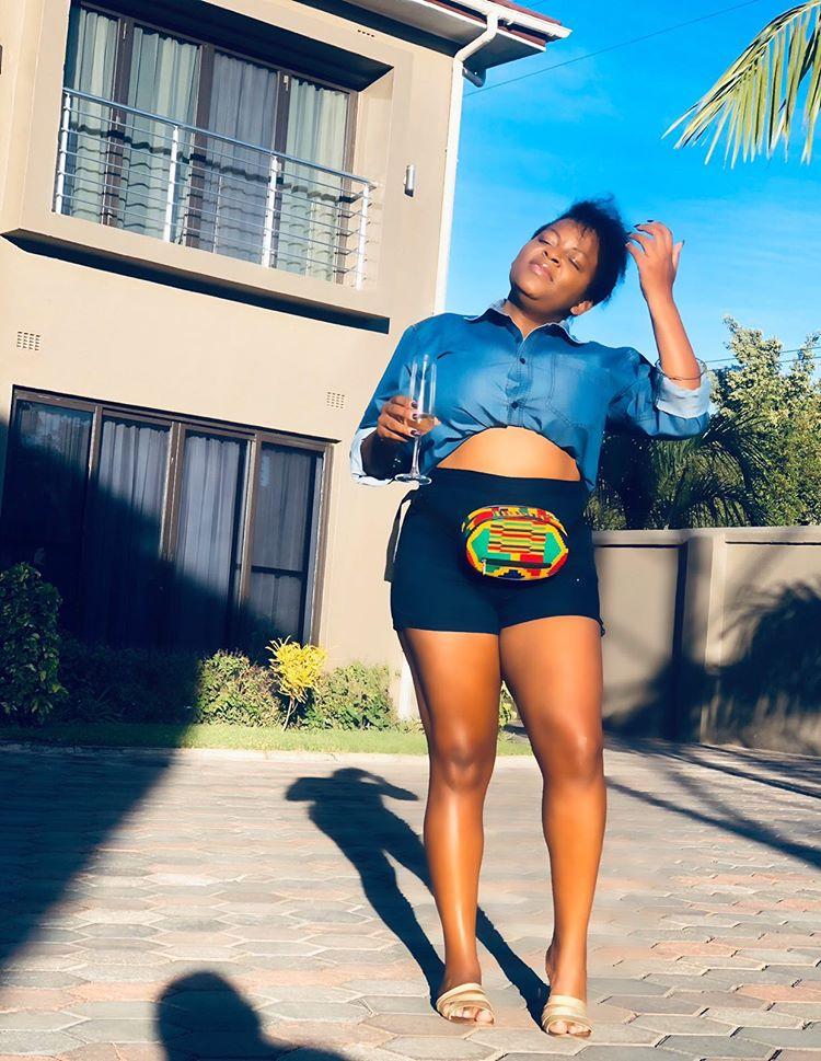 mondePRGirl's tweet photo. Got the legs from my mama! 😉😊
.
.
.
#PRGirl2020 #PRGirlDiaries #NkandaYatu #AfricanButter https://t.co/RA1ulNpUSA