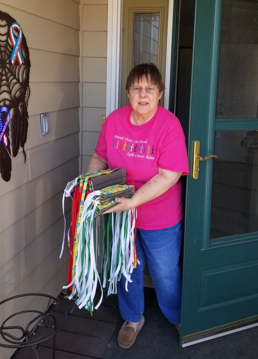 UCHomes's tweet photo. Jody Bebault, a neighbor of Harmony Apartments Manager Renee Kreemer, sewed masks for each resident of the community in Long Prairie, Minnesota. A resident, Joan, donated material to help with the project. #abundantaging #seniorliving #masks4all #inthistogether https://t.co/u9or2F6UDc