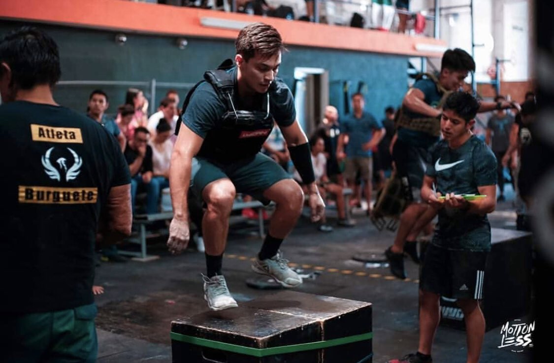 mexico_crossfit's tweet photo. LUNES 200511
Completa la mayor cantidad de rondas posibles en 10 minutos:
10 box jumps
10 cleans
♀ caja 24” ♂ caja 30“
Usa una sandbag pesada, balón , u otro objeto extraño pesado para los cleans. Pon rondas completadas en comentarios.
-
📦 @crossfittigran | #CrossFit #CFMx https://t.co/aaR9OXUkEK