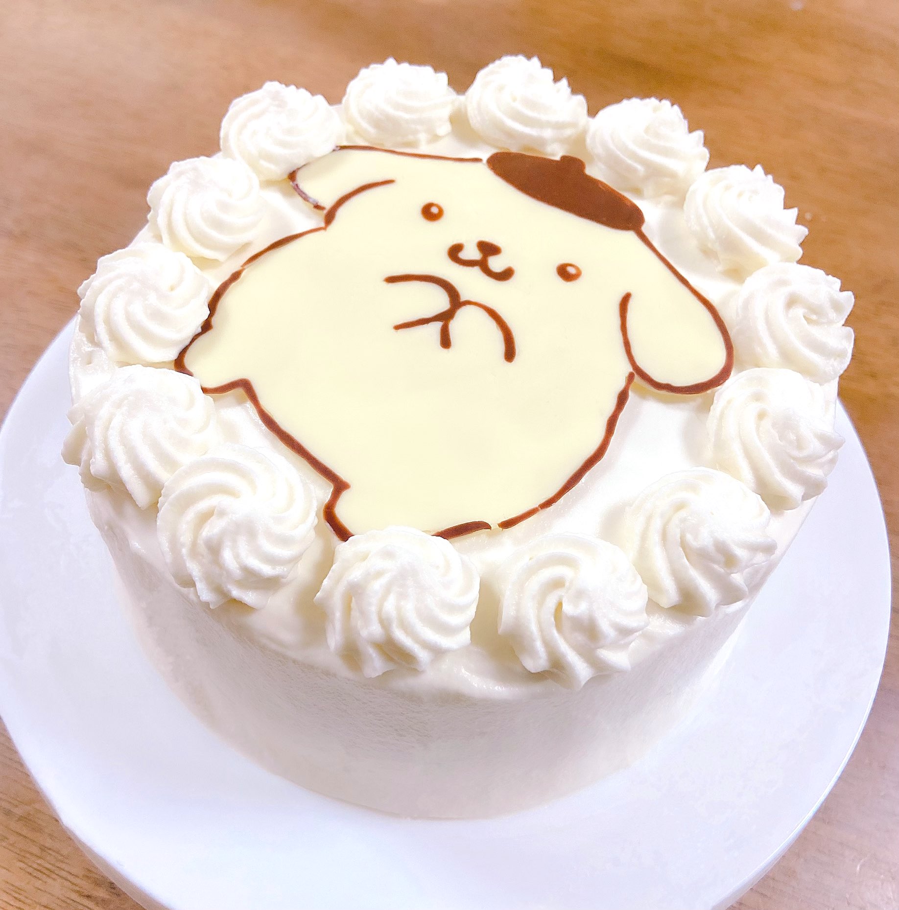 ゆりな クラファン1stミニアルバム制作中 今日は母の日のケーキ作りました いつもありがとう ポムポムプリン のデコレーションケーキです ポムポムプリンはチョコレートで書いてるよ 右は苺のせる前 母の日 ポムポムプリン お菓子作り