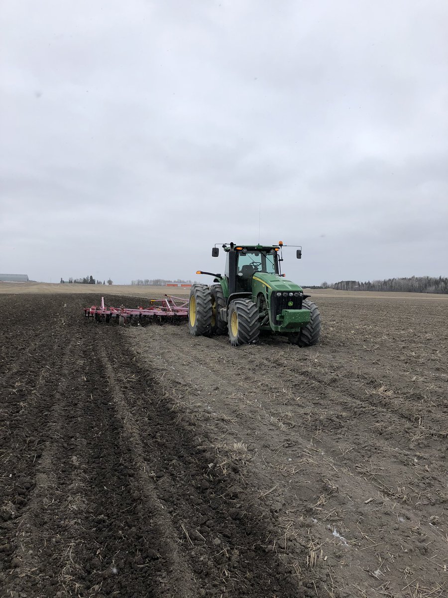JL_Thib's tweet photo. North Haven Farms has dropped the puck to start #PLANT2020 @YGauthier67 https://t.co/LLGIvsL5UH