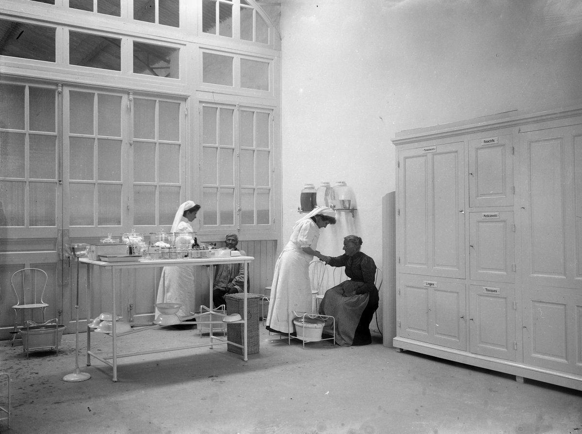 musee_Niepce's tweet photo. Pour ce premier jour de la @MuseumWeek, le @musee_Niepce rend hommage en images à travers ses collections aux héroïnes et héros de cette période d’épidémie.
R. Demachy, vers 1914
Coll musée Nicéphore Niépce, ville de @Chalon_officiel
#HerosMW #herosduquotidien #MuseumWeek #MW https://t.co/QHaU9fIXm4