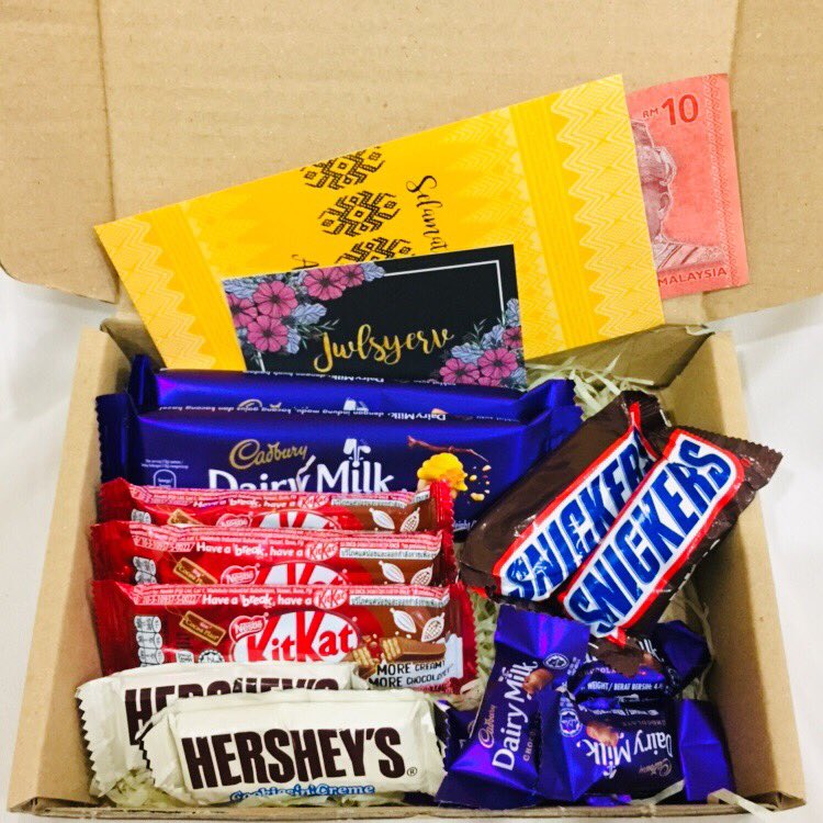 SrikandiSyera's tweet photo. Sekarang mmg musim bagi suprise skli duit raya ke? 

Siapa lagi nak chocolate and duit raya RT skrg! 💝 https://t.co/2iS1CmZ40u