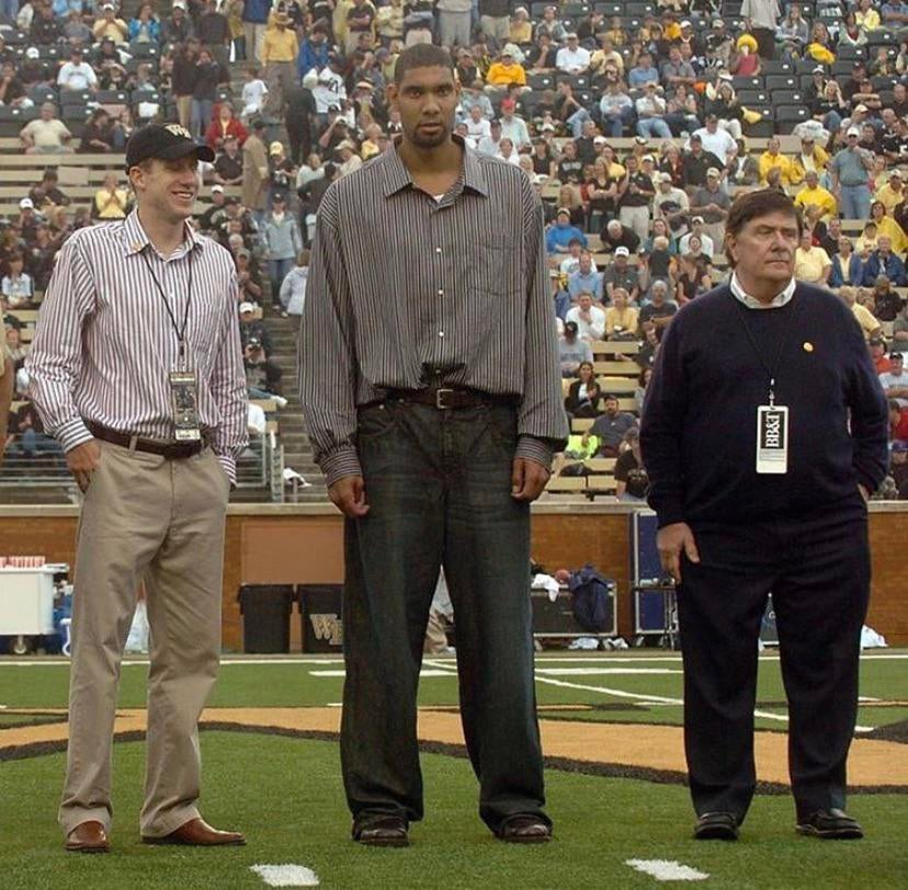 badbball's tweet photo. Tim Duncan's fits 👕 - PART 1
The man is legendary for having way too much chill. #spurs #nba #basketball #sanantonio #spursnation https://t.co/gpPhrtV1D2
