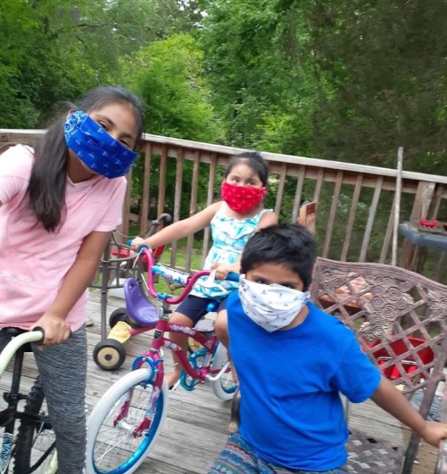 AdaJenkinsNC's tweet photo. Thanks today to The Davidson College Minority Association for Premedical Students (MAPS), who shared a video with our LEARNWorks students, teaching them how to make homemade face masks. (Read more about how we're serving our students -> https://t.co/ahGy1EQyZ8) https://t.co/jcbWX9BMH3