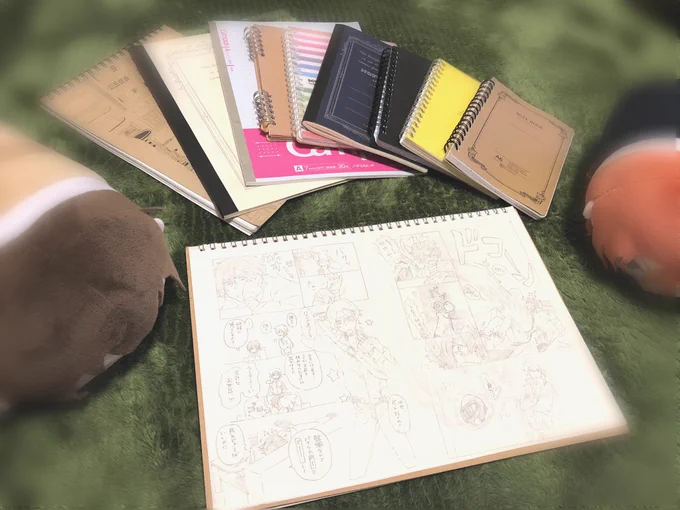 アナログ時代のお絵描き帳引っ張り出してきて眺めてるととても楽しい?文ストハマってこんなに描いたんだなぁ…シャーペンで漫画描いてるの凄い気合いだな、昔の自分?愛しい宝物…❤ 