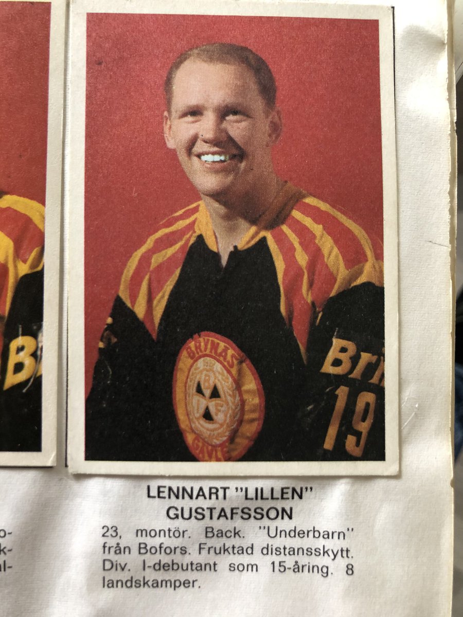 HerrSoderstrom's tweet photo. Dessutom många annorlunda begrepp, som sällan används numera. Långdistansskytt, humörfrisk, burväktare, vindsnabb, sargspelare, reserv, uteförsvarare, skjutstark, genombrottsfarlig och inte minst klubblojal. https://t.co/16cEDAaj1v