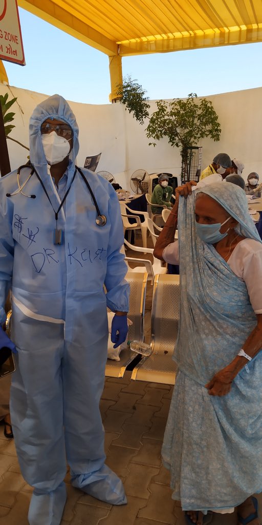 civilhospamd's tweet photo. 90 year old woman triumphant against covid 19 @civilhospamd her treating doctor Dr Kartik stands proudly beside her 
@pkumarias @JayantiRavi @JpShivahare @GujHFWDept @jpmodi1915 https://t.co/idyAySMA8x
