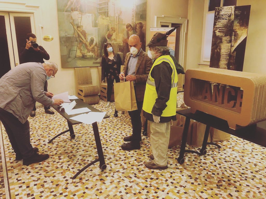 AnceComo's tweet photo. ANCE Como consegna ai suoi associati i “kit per la ripartenza” con i DPI necessari per il cantiere @FrancescoMolte2
#ancecomo #costruiamoilvostrodomani #ripartenza https://t.co/qVuMbNBHGY